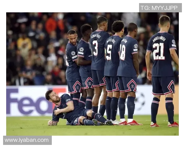 足球明星任意球精彩瞬间集锦震撼视觉体验尽览全球顶级球员技术风采