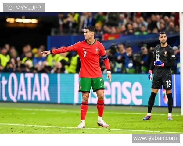 足球界两大球星的巅峰对决与传奇故事揭秘 足球界两大球星的巅峰对决与传奇故事揭秘